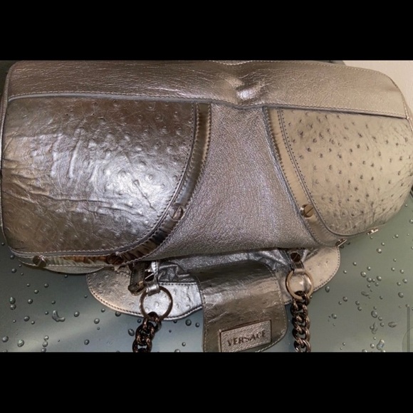 VERSACE RARE METALLIC SILVER LEATHER & OSTRICH LEATHER CLEAN SHOULDER BAG. - Picture 14 of 15